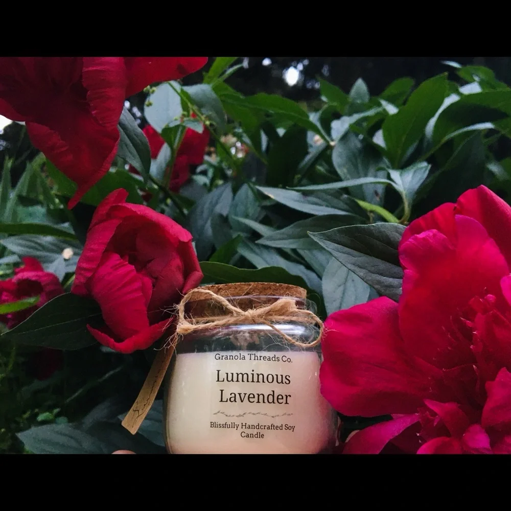 Real lavender plant infused, made with soy wax and essential oils. - Picture 3 of 4